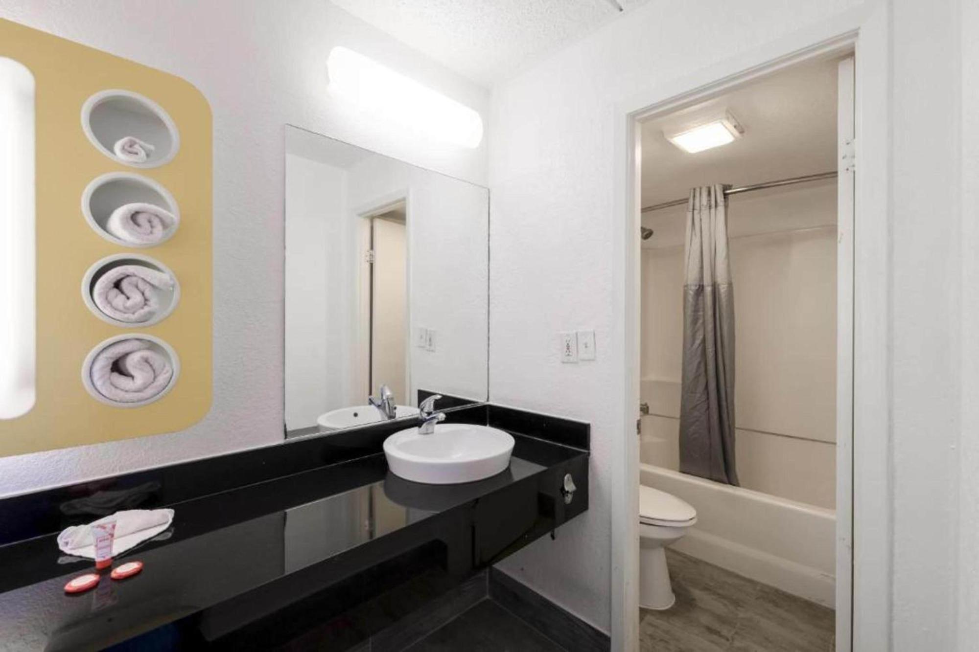Oyo Hotel Houston Katy Freeway Dış mekan fotoğraf